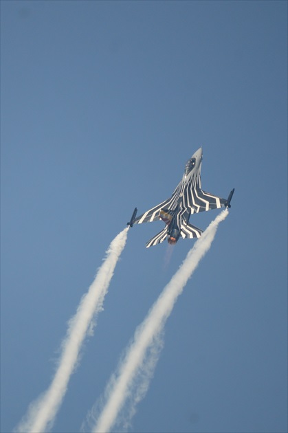 F-16AM na SIAF 2015