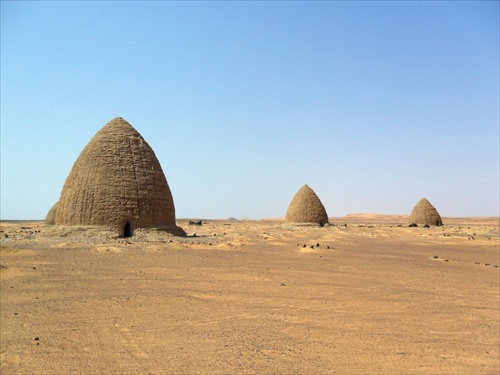 (877) Sudán , Nubie , hrobky