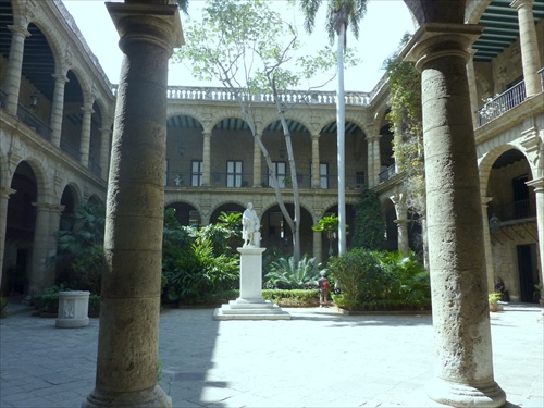(1260) Havana - nádvorie paláca
