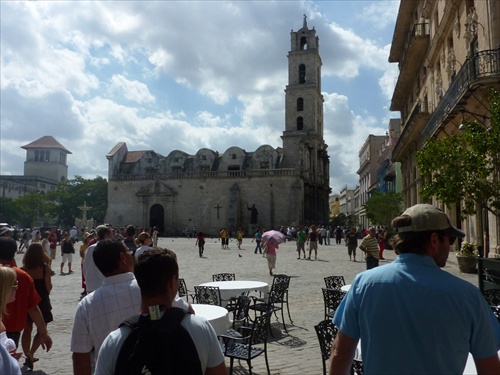 (1265) Je živo na Havanskom námestí
