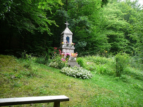 kaplnka v lese