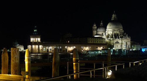 Benátky v noci