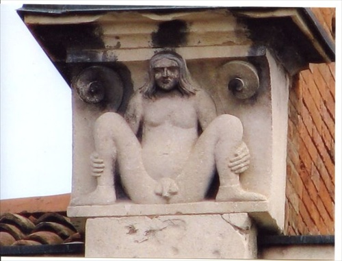 Modena - Reliéf na Dóme