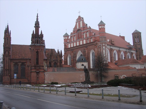 Vilnius - Chrám svätej Anny a svätej Bernardíny