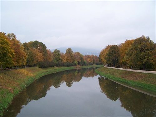 Rieka Nitra v jeseni