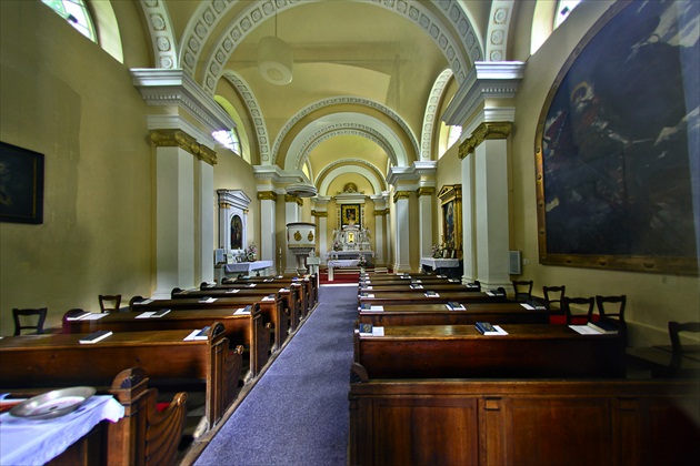 Interiér rímskokat. kostola, Karlova Studánka