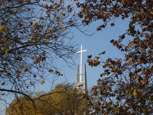 kríž nad zvonicou