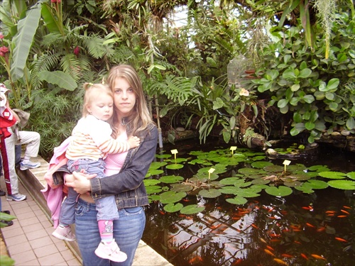 Ninka s mamkou v botanickej záhrade