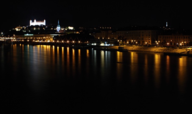 nočná Bratislava - prvé fotenie
