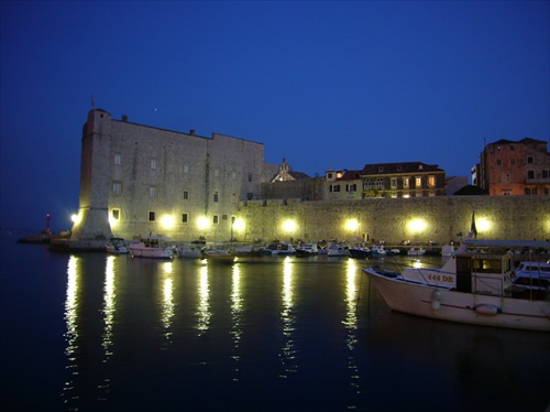Dubrovnik-pristav v noci