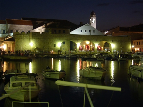 Dubrovnik-nocny pristav