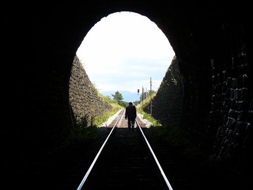 správny tunelár prežije každé tunelovanie bez ujmy, alebo svetlo