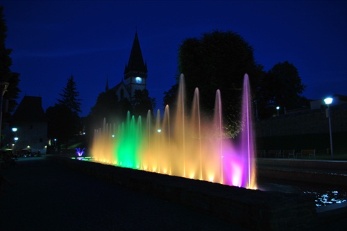 bardejovska fontana v noci
