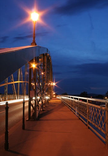 Na moste cez Dunaj