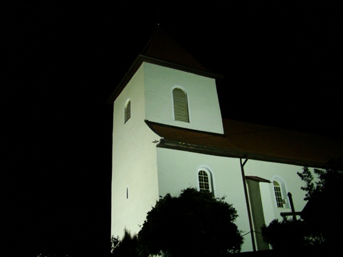 kostol v noci