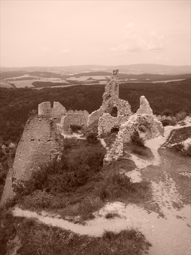 čachticky hrad1