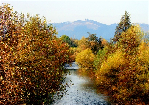 Jeseň nad potokom
