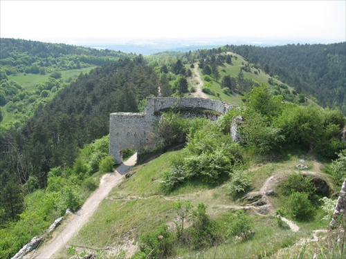 Z čachtického hradu