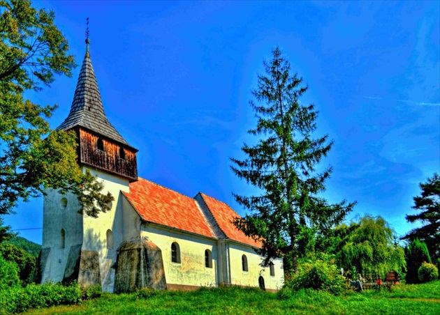 Evanjelický kostol nad dedinkou Malé Teriakovce.