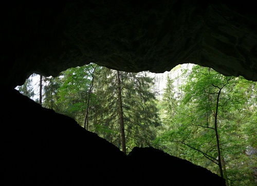 Z jaskyne