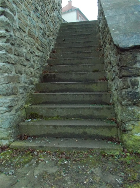 Po starých zámockých schodoch