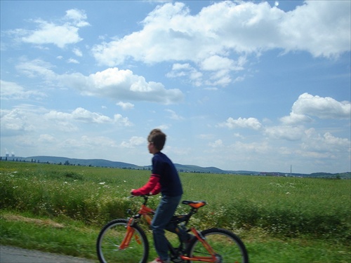 Chlapec na bicykli