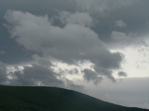 mraky nad dolinou