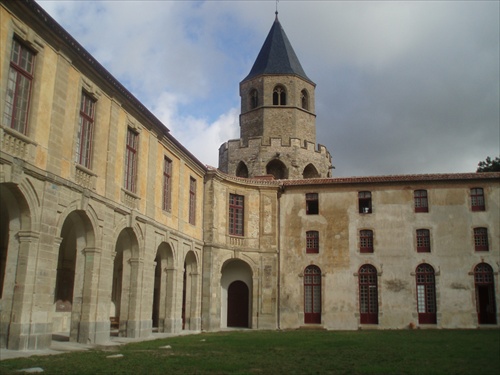 SOREZE-kláštor, škola, teraz hotel