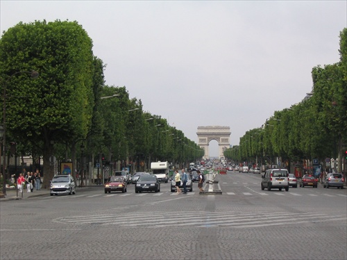 Champs-Élysées a Víťazný oblúk II
