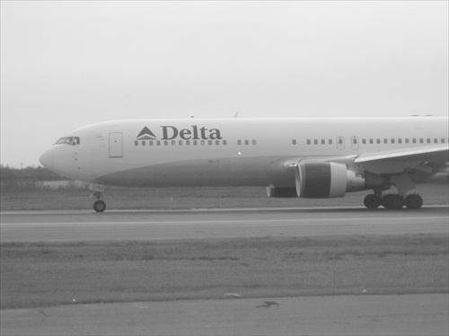Delta Boeing 767 v B/W II