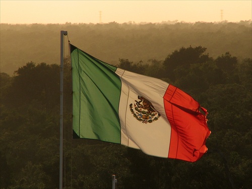La bandera de Estados Unidos Mexicanos