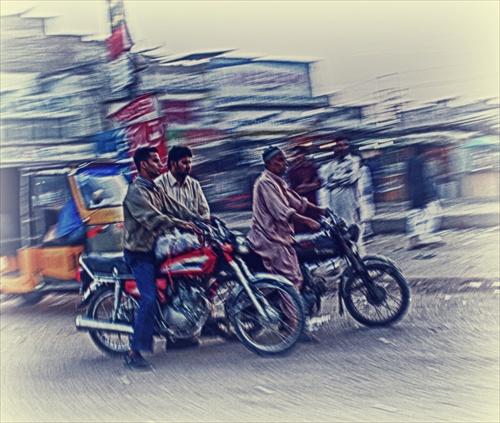 pakistanskí motorkári