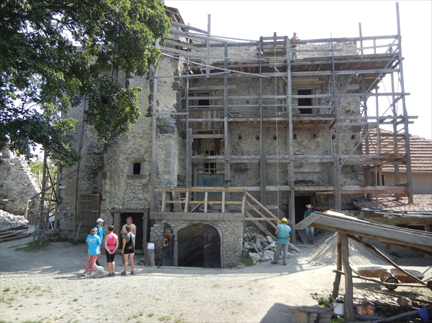 Viniansky hrad v rekonštrukcii