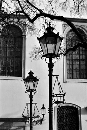 lampy na Františkánskom námestí