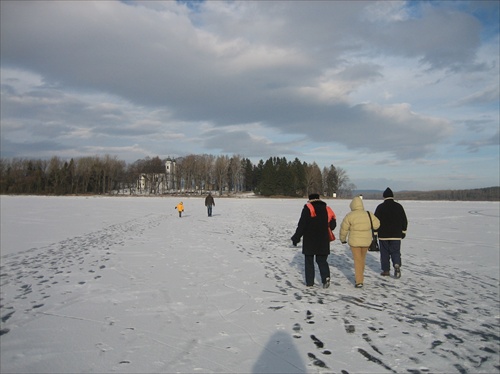 "prechádzka" po zamrznutej Oravskej priehrade