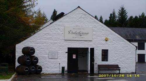dalwhinnie distillery, scotland