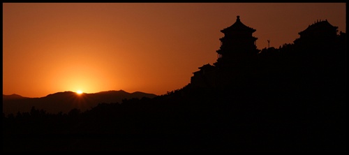 Letny palac v Pekingu pri zapade slnka