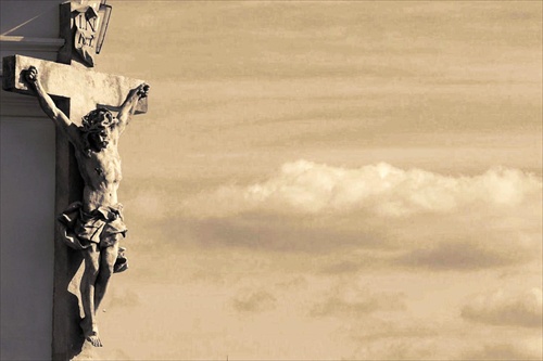 Jeziš na kríži a nebo