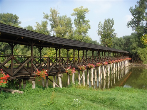 najdlhší drevený zastrešený most v SR - mlyn Kolárovo