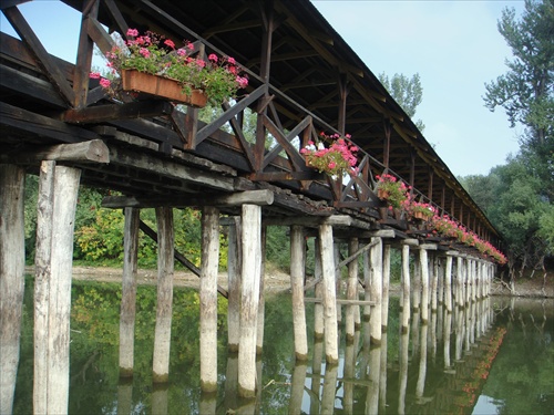 najdlhší drevený zastrešený most v SR - mlyn Kolárovo
