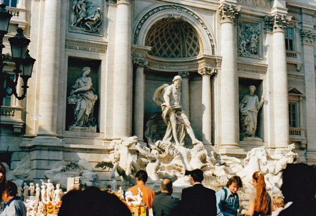 Známa Fontána di Trévi v Ríme, 1997