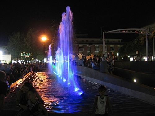 farebná fontána v Bibione