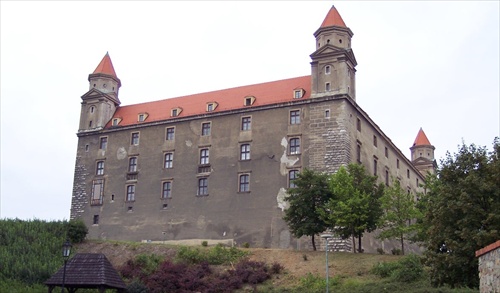 Bratislavský hrad v pochmúrnej atmosfére...