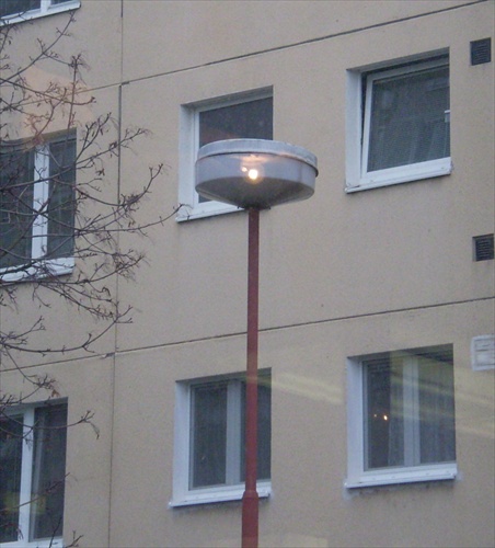 svieti táto lampa?