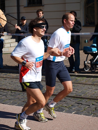 MMM - nevidiaci maratónec