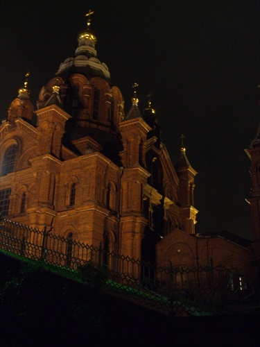 pravoslavny chram v noci