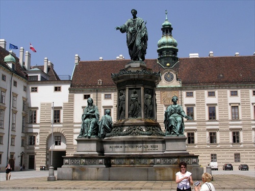 Viedeň - Hofburg (socha Františka I.)