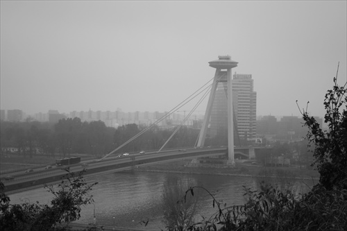Bratislava pod rúškom hmly