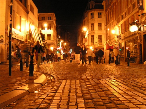 nočná ulička v Bruseli
