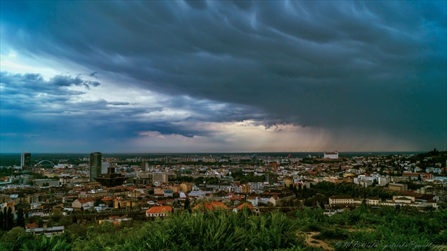 Bratislava - medzi dažďom